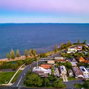 Beachside Beauty- Large Family In Holiday home
